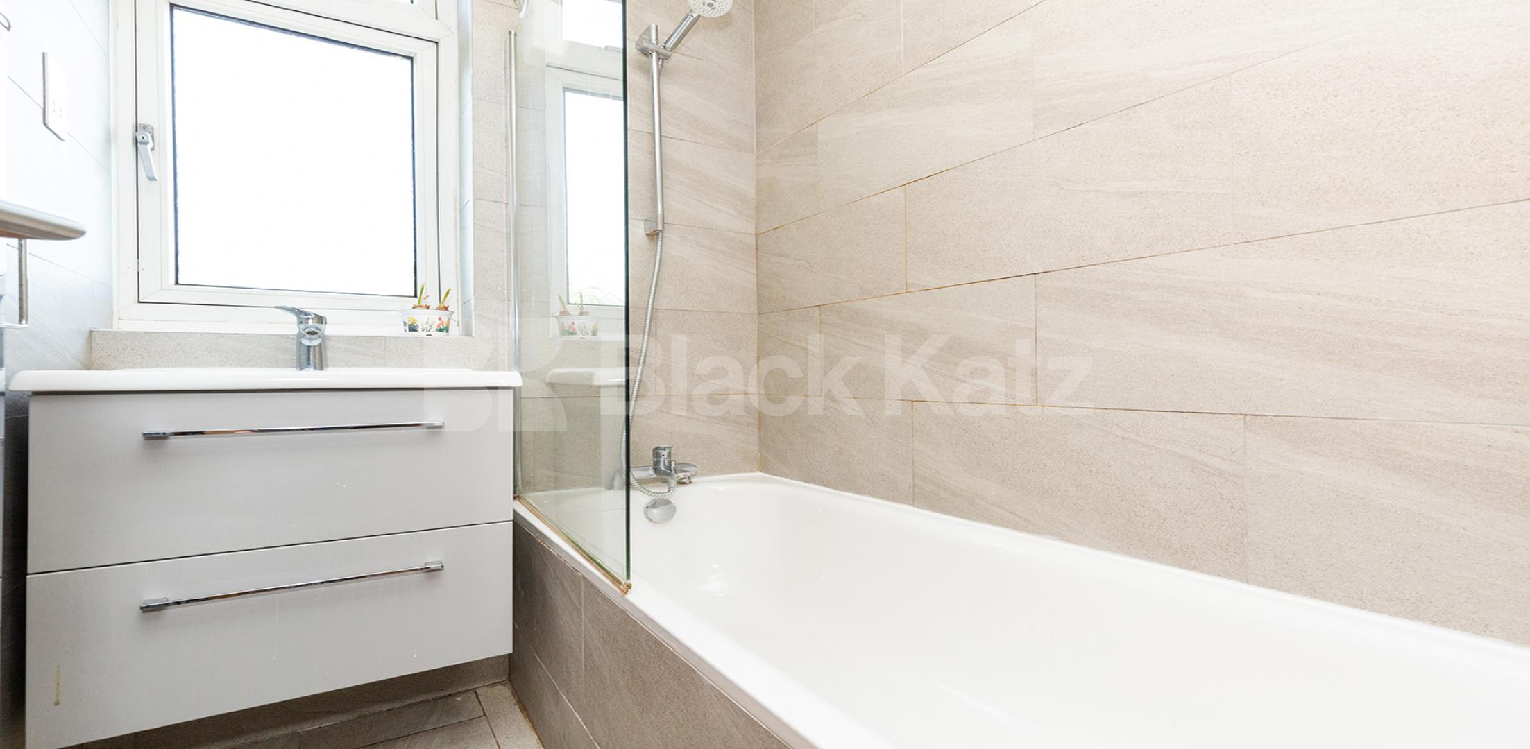 Modern split level 3 / 4 bed within easy access to Camden  Rowstock Gardens, Camden